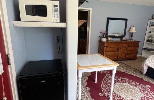 Milford Apartment | Fernwood Guesthouse Garden Room, 1 of 2, near Dreams Park and Arnold Lake