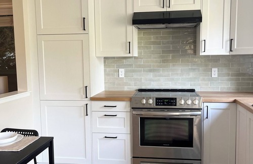 Fernwood Apartment | Fernwood Newly Renovated Suite