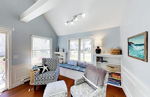Falmouth Heights House | Ferry Harbor Cottage