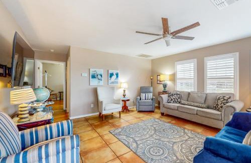 Rockport House | Festive Beach Retreat