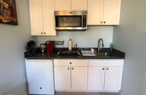East San Mateo Apartment | Fetching cozy studio close to everything