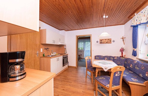 Bad Koetzting Apartment | FeWo Austragsstüberl | Ferienwohnung für 2 Personen mit Treppenlift