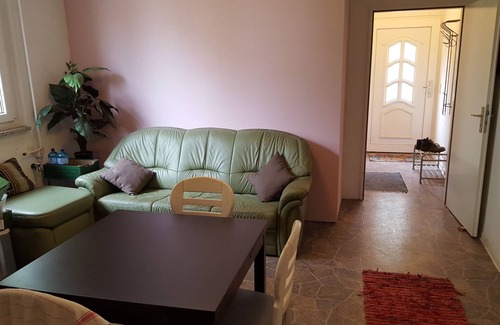 Neubeeren House | FEWO-NEUBEEREN 2 (2 rooms, 7 single beds)
