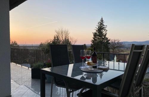Eckental Apartment | FeWo-Weitsicht 140qm, exklusiv, volle Privatsphäre
