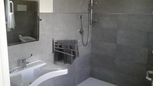 Ruoti House | FGS SERVICE SNC "White Room"