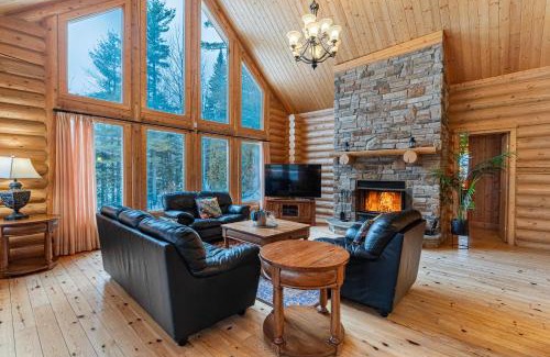 Fiddler Lake Resort Ski Chalet | Fiddler Lake Resort Chalet 80 Deer with pool