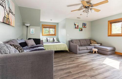 Murphysboro House | Fiddler on the Ridge-Woods, Wine and Wellness