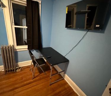 Irvington House | Fidelia Diamond Room Queen Bed Minutes from Newark Liberty International Airport and Newark Penn Station