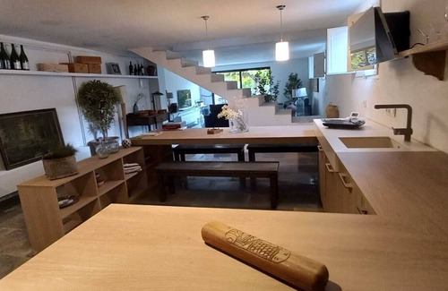 San Martin Sarroca Cottage | Field and Vine Shelter