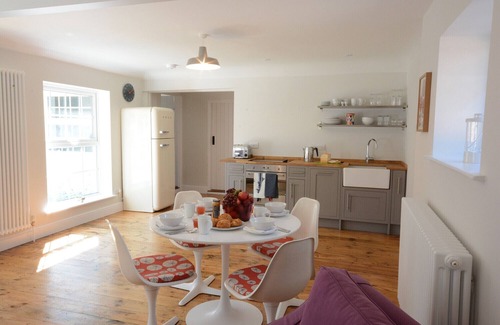 Pettistree Cottage | FIG COTTAGE, PETTISTREE, pet friendly, with a garden in Woodbridge