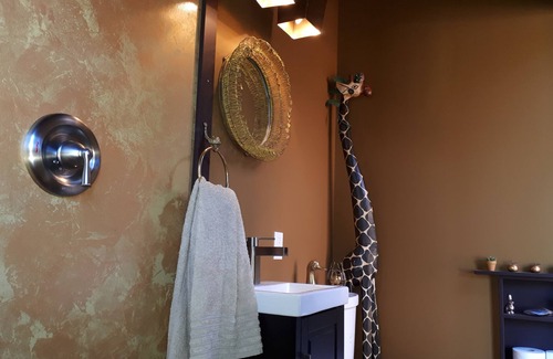 Courtenay Cabin | Figgy Cabin-for a treehouse feel, nestled under a giant fig tree.