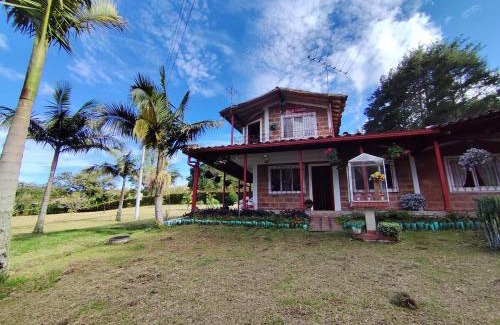 El Carmen de Viboral Ski Chalet | Finca Villa Isaura, Carmen del Viboral