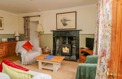 Lochgilphead Cottage | FINCHAIRN COTTAGE, pet friendly, with open fire in Kilmartin