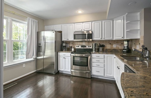 Countryside House | Finchwood: Private Yard & Near DC