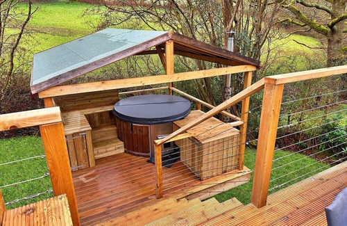 Chiddingstone Hoath Ski Chalet | Finest Retreats | Ashdown Luxury Dome