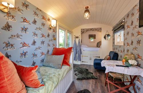 Stoney Stretton Ski Chalet | Finest Retreats - Shrawardine Train Carriage