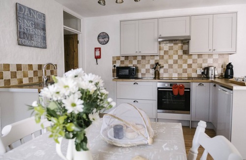 Sticker Cottage | Finest Retreats | Swallow Cottage