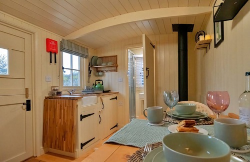 Brackley Ski Chalet | Finest Retreats - The Chicken Hut