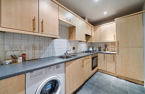 Shadwell Apartment | Finest Retreats | The Ivy Suite