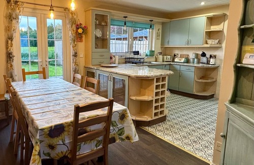 Saddell House | FINN VILLAGE Mountain View Cottage Garden & XXL HOT TUB