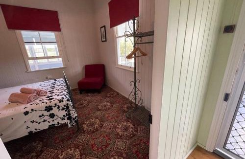 Stanthorpe House | Finney Cottage