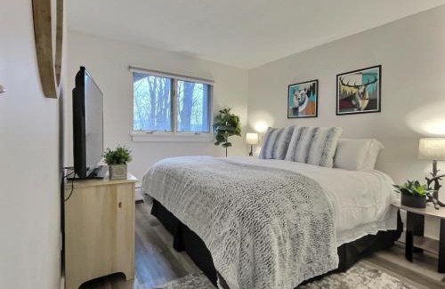 Killington House | FirBear- AC, Pool, Hot Tub, Sauna, Tennis, Gym