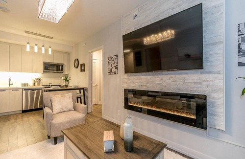 Big Bay Point Condo | Fire & Ice Spa Getaway w/Private Sauna