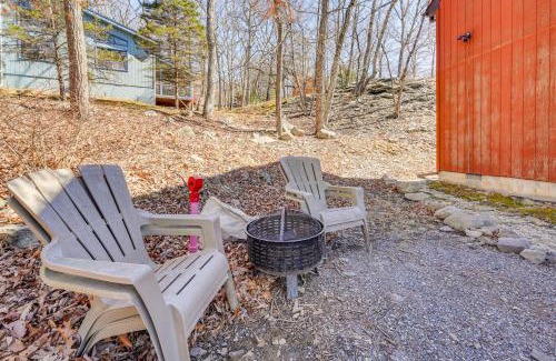 Bushkill House | Fire Pit and Gas Grill Charming Poconos Abode!