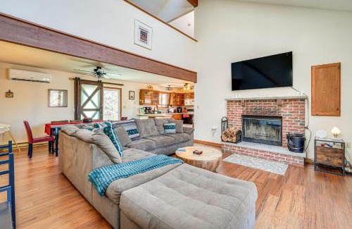 Bushkill House | Fire Pit and Gas Grill Charming Poconos Abode!