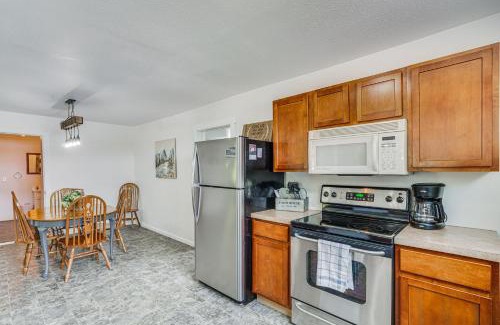 Lake Ozark House | Fire Pit and Grill Pet-Friendly Lake Ozark Cabin!