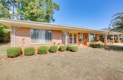Alto House | Fire Pit and Patios Peaceful Alto Getaway!