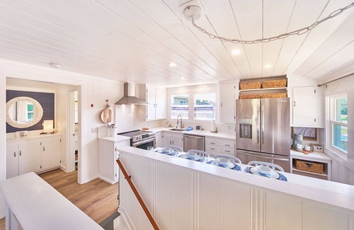 Long Beach House | Fire Pit, BBQ, Fenced Yard, Walk to Beach (Calm)