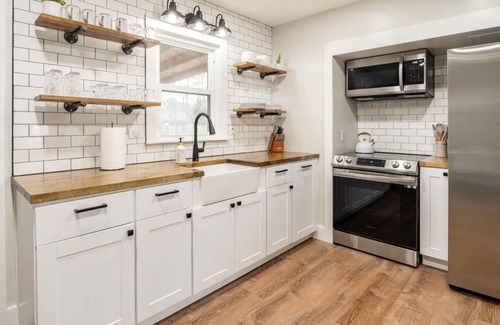 Loveland House | Fire Pit, Bike Trail, Restaurants, Kings Island, Work Desk, 3+ Night Discount