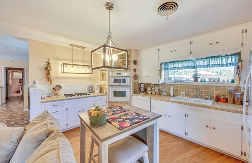 Alto House | Fire Pit & Patios: Peaceful Alto Getaway!