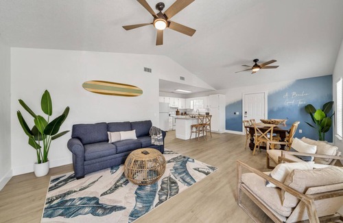 Fort Bay House | Firepit/BBQ/Games! Walk/Bike to Beach! Sleeps 6