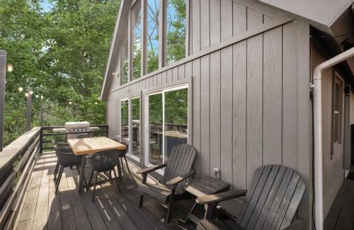 Mount Jackson House | Fireplace Grill Games & Dogs near Bryce Resort