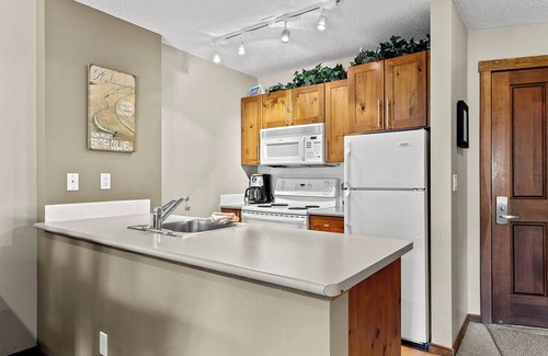Sun Peaks Condo | Fireside 321: Delightful 1BDRM Condo, Central Village, w/shared Hot Tub