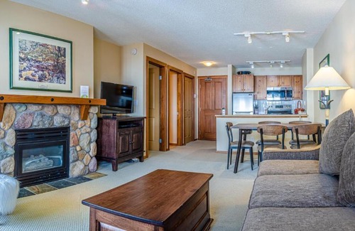 Sun Peaks Cabin | Fireside Lodge #413 By Bear Country