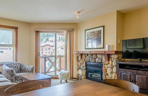 Sun Peaks Cabin | Fireside Lodge #413 By Bear Country