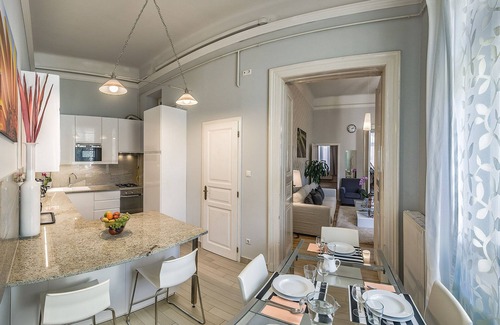 Erzsebetvaros Apartment | First Class Apartment - 160 sq.m, 4 Bedrooms + 4 Bathrooms, in centre