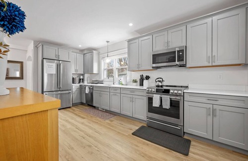 Salisbury Street Apartment | First Floor Large Condo 2bed/2bath w/parking