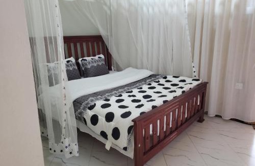 Rubirizi Hotel | First Mayor' Garden