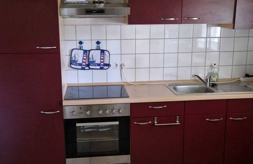 Leck Apartment | Fischerhuus Leck: Cozy vacation apartment for 2 people under thatch.