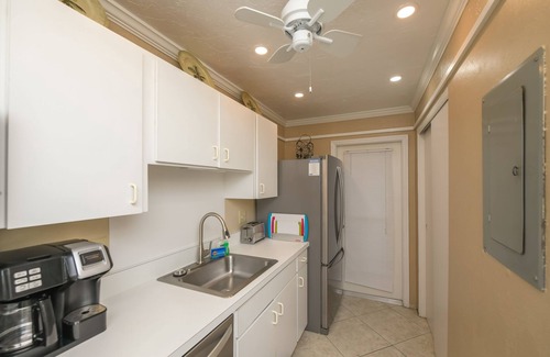 Siesta Key Condo | Fisherman's Cove A113 - The Dominican - Gulf Beach front steps from Lanai