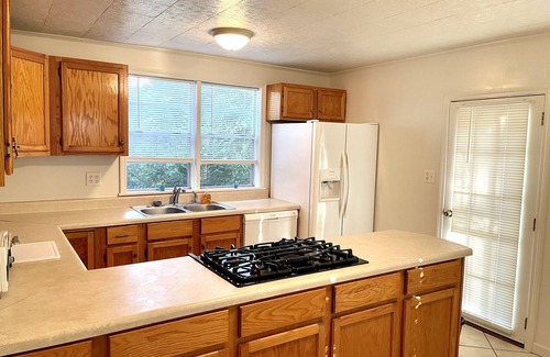 Grenada Cottage | Fishing, Family, Ballgames, Work or Vacation! Cozy Cottage near Grenada Lake