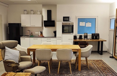 Veitshoechheim House | Fitters' vacation home 310m² with 21 single beds Parking WLAN Grill TV 3x bathroom