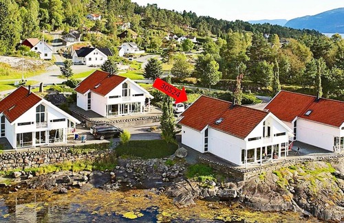 Jelsa House | Five-Bedroom Holiday home in Jelsa 2