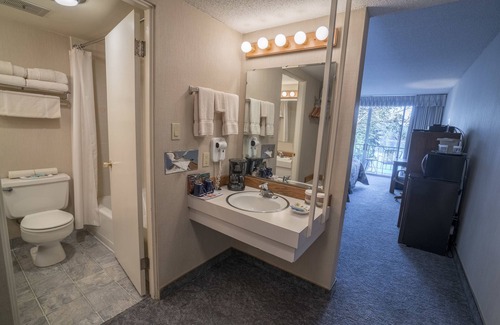West Hills Hotel | Flagship Inn