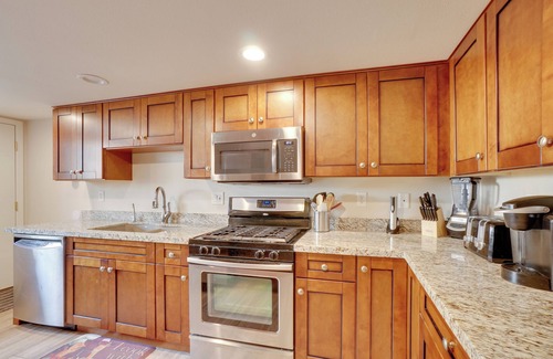Flagstaff House | Flagstaff Townhome w/Grill ~ 3 Mi to Downtown!