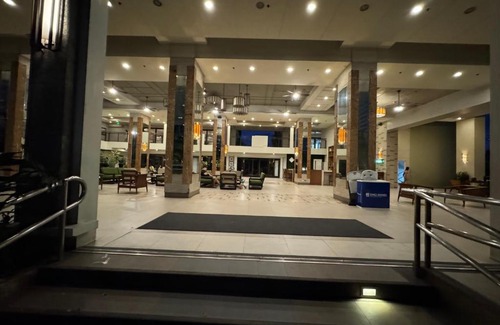 Highway Hills Apartment | FLAIR Condotel 1 BR Near MRT EDSA Shangrila Megamall Lightmall